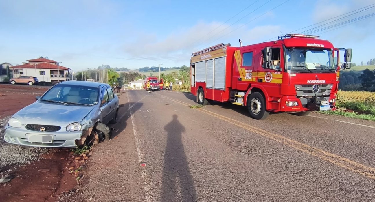 Acidente entre carro e motocicleta deixa dois feridos graves em Maravilha
