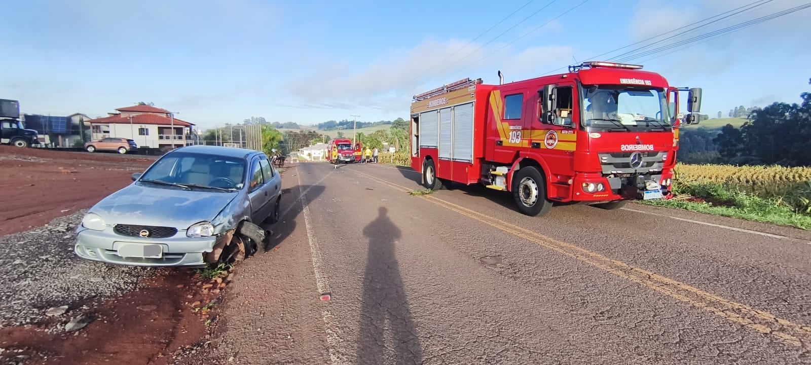 Acidente entre carro e motocicleta deixa dois feridos graves em Maravilha