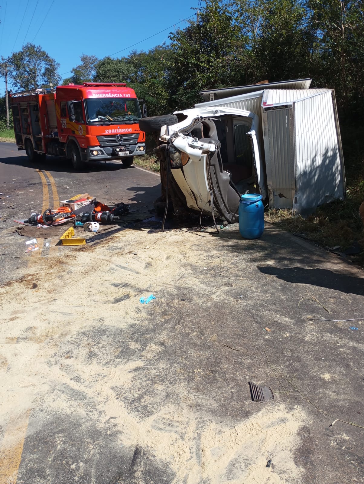 Colisão frontal entre caminhões deixa dois motoristas feridos na SC-155
