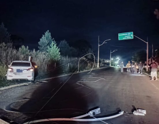 Condutora não sofreu ferimentos e recusou encaminhamento hospitalar após colisão registrada durante a madrugada - Fotos Divulgação CBSC