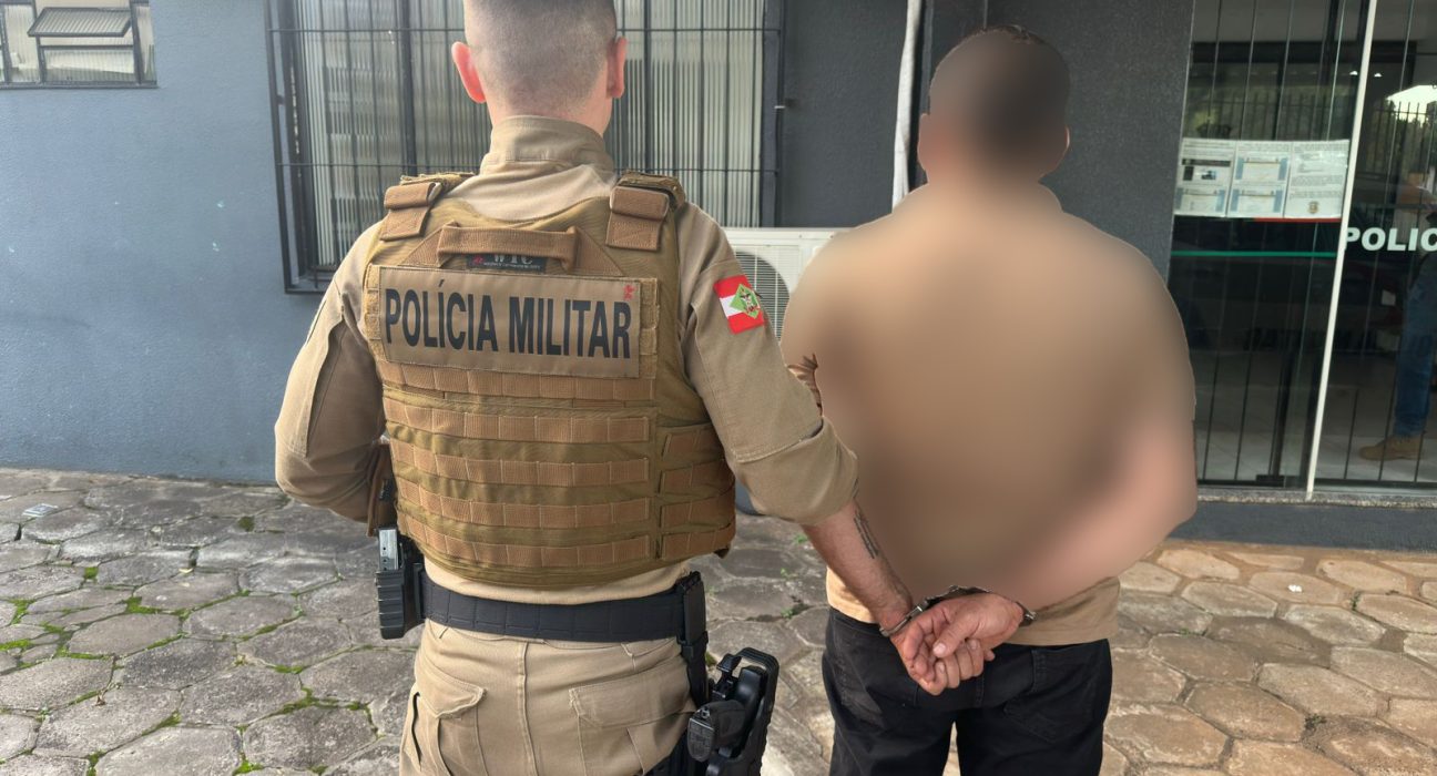 Homem é preso após abastecer e sair sem pagar em posto de combustível de São Domingos