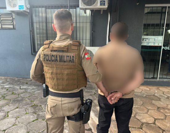 Homem é preso após abastecer e sair sem pagar em posto de combustível de São Domingos