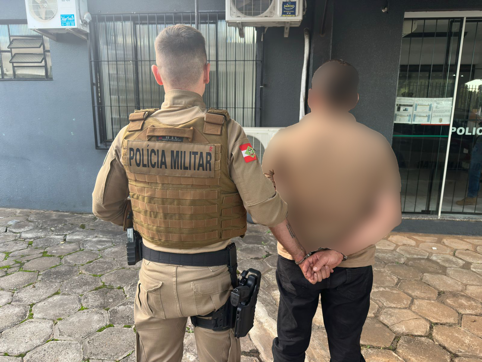 Homem é preso após abastecer e sair sem pagar em posto de combustível de São Domingos
