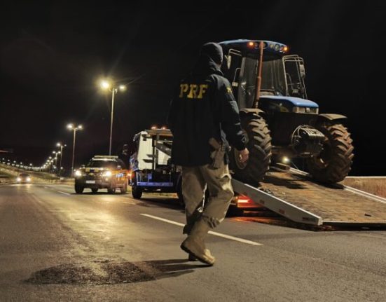 Suspeito confessou o furto e disse que pretendia levar o veículo até o Paraguai para venda - Foto Divulgação PRF