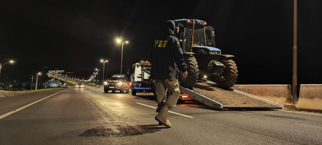 Suspeito confessou o furto e disse que pretendia levar o veículo até o Paraguai para venda - Foto Divulgação PRF