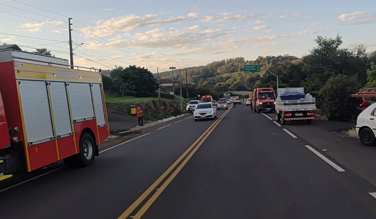 Vítima fazia entrega de materiais quando foi atingida por carro na SC-283 - Foto Corpo de Bombeiros