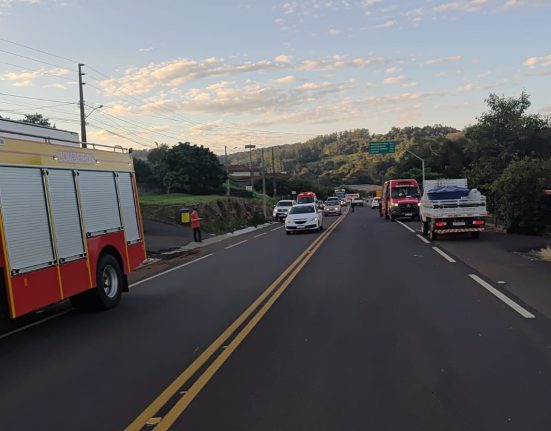 Vítima fazia entrega de materiais quando foi atingida por carro na SC-283 - Foto Corpo de Bombeiros