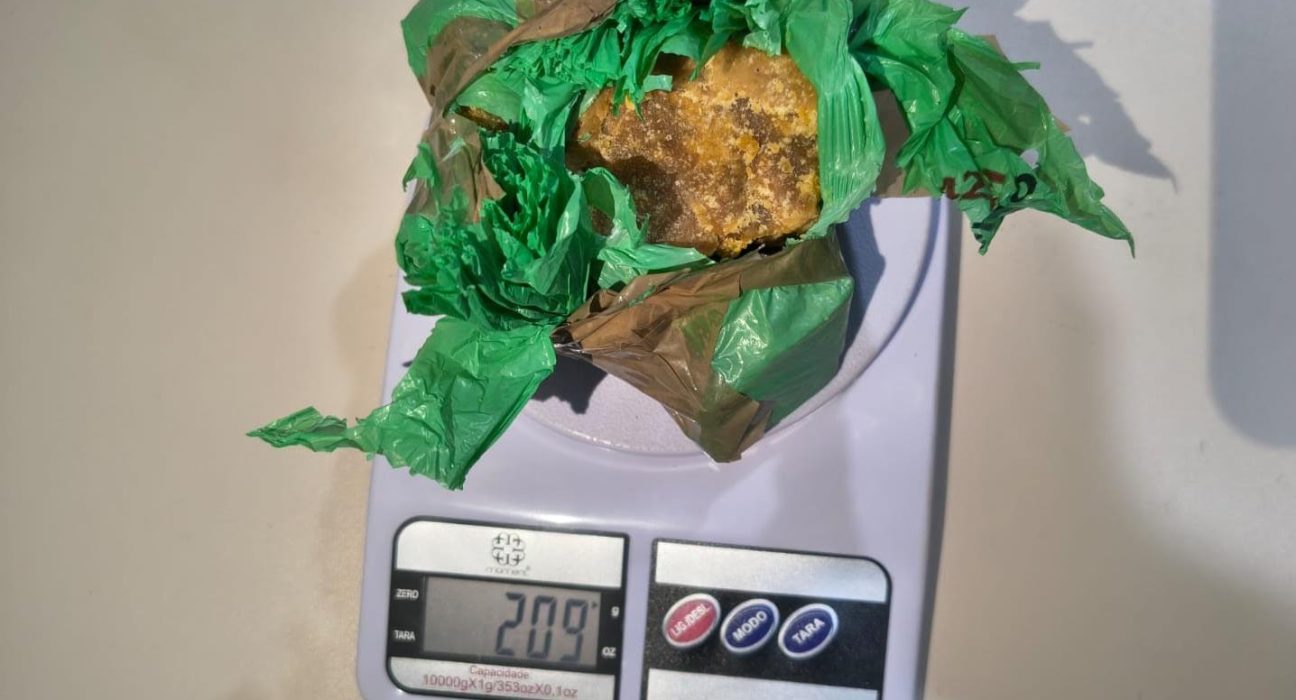 Polícia Civil apreende adolescentes com crack e cocaína em São Domingos