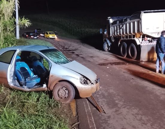 Colisão entre carro e caminhão deixa homem ferido em Coronel Martins