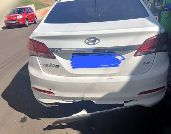 O para-choque traseiro ficou danificado e proprietários buscam o responsável - Foto Divulgação ClicRDC Arquivo pessoal