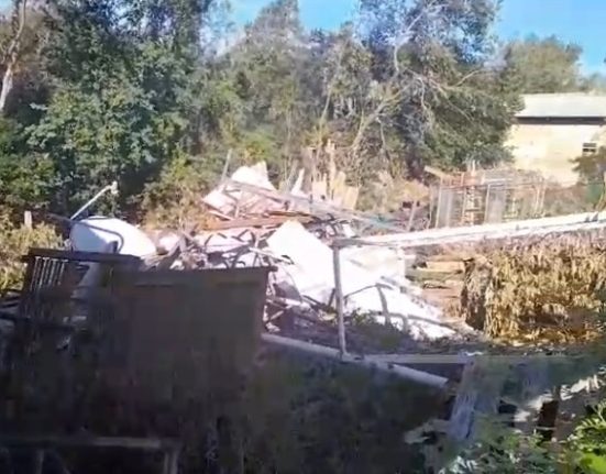 Moradores denunciam acúmulo de lixo no bairro Esperança, em São Domingos