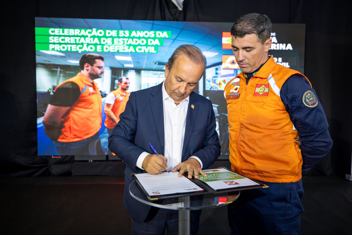 Decreto assinado pelo governador Jorginho Mello estabelece estado de alerta climático por 180 dias e autoriza mobilização preventiva em todas as regiões de Santa Catarina. Fotos: Jonatã Rocha/Secom GOVSC