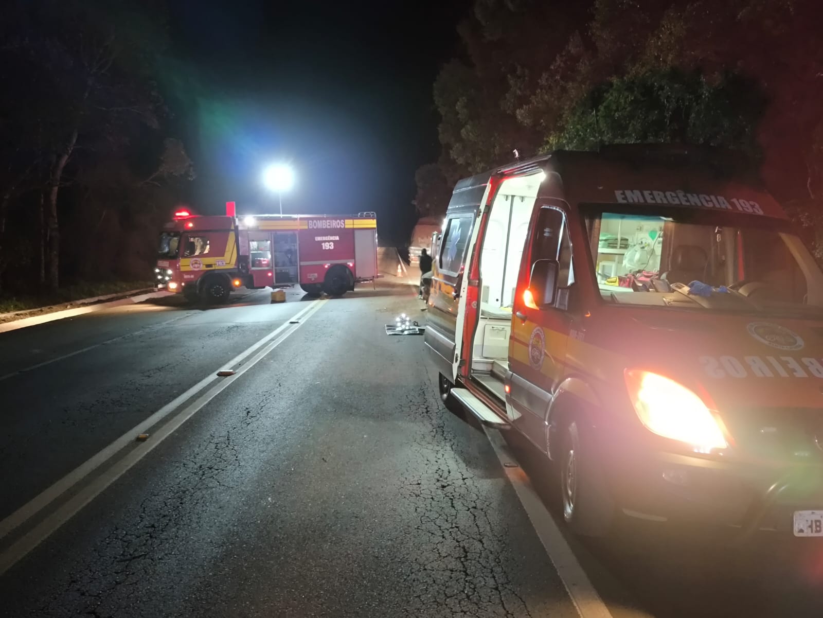 Saída de pista na BR-282 deixa motorista ferido em Ponte Serrada