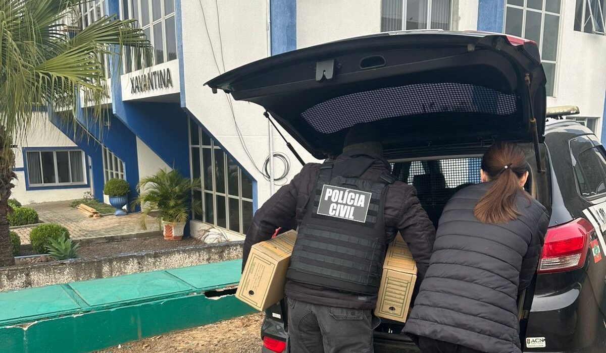 Apreensões foram feitas na Prefeitura de Xavantina - Foto Polícia Civil