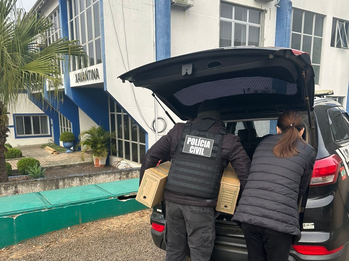 Apreensões foram feitas na Prefeitura de Xavantina - Foto Polícia Civil