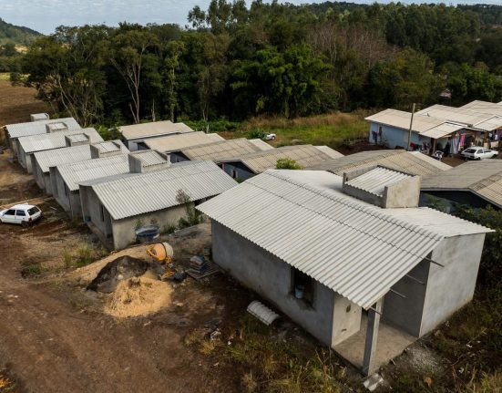 Obras do Programa Casa Catarina avançam em municípios do Oeste