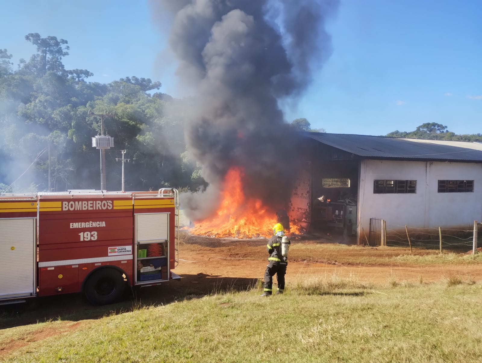 Incêndio em empresa de embalagens mobiliza Bombeiros e Defesa Civil no interior de São Domingos