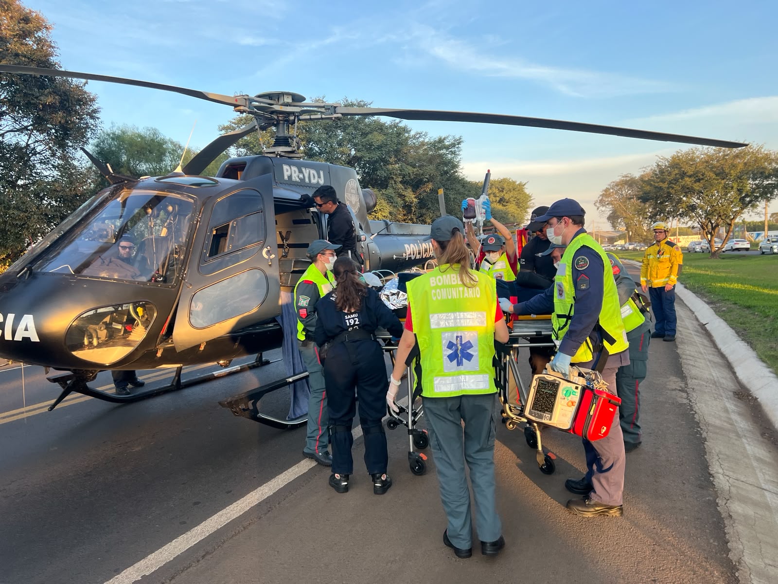 Policial foi socorrido com diversos ferimentos pelo corpo - Foto Saer Fron
