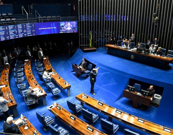 PEC do fim da escala 6×1 terá semana decisiva no Senado