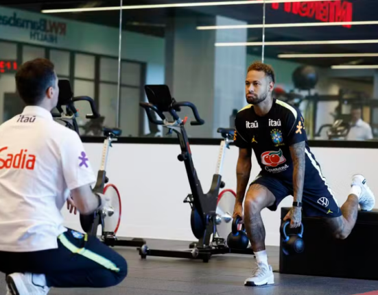 Neymar, em fisioterapia na Seleção — Foto: Rafael Ribeiro/CBF