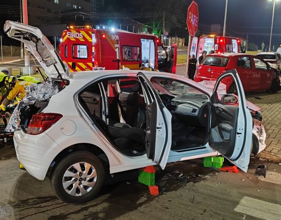 Acidente não deixou feridos graves - Fotos Corpo de Bombeiros
