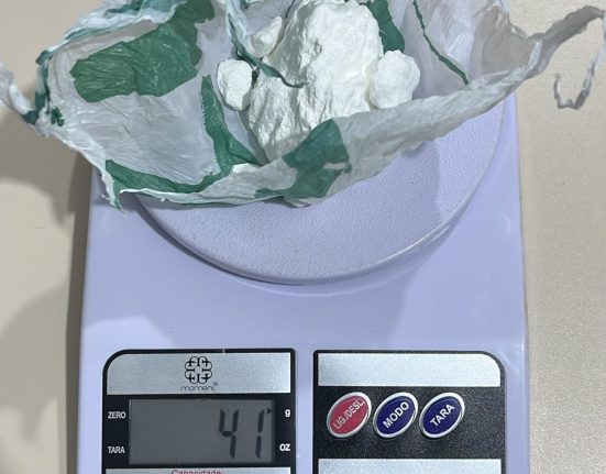 Homem é preso por tráfico de drogas e posse irregular de armas em São Domingos