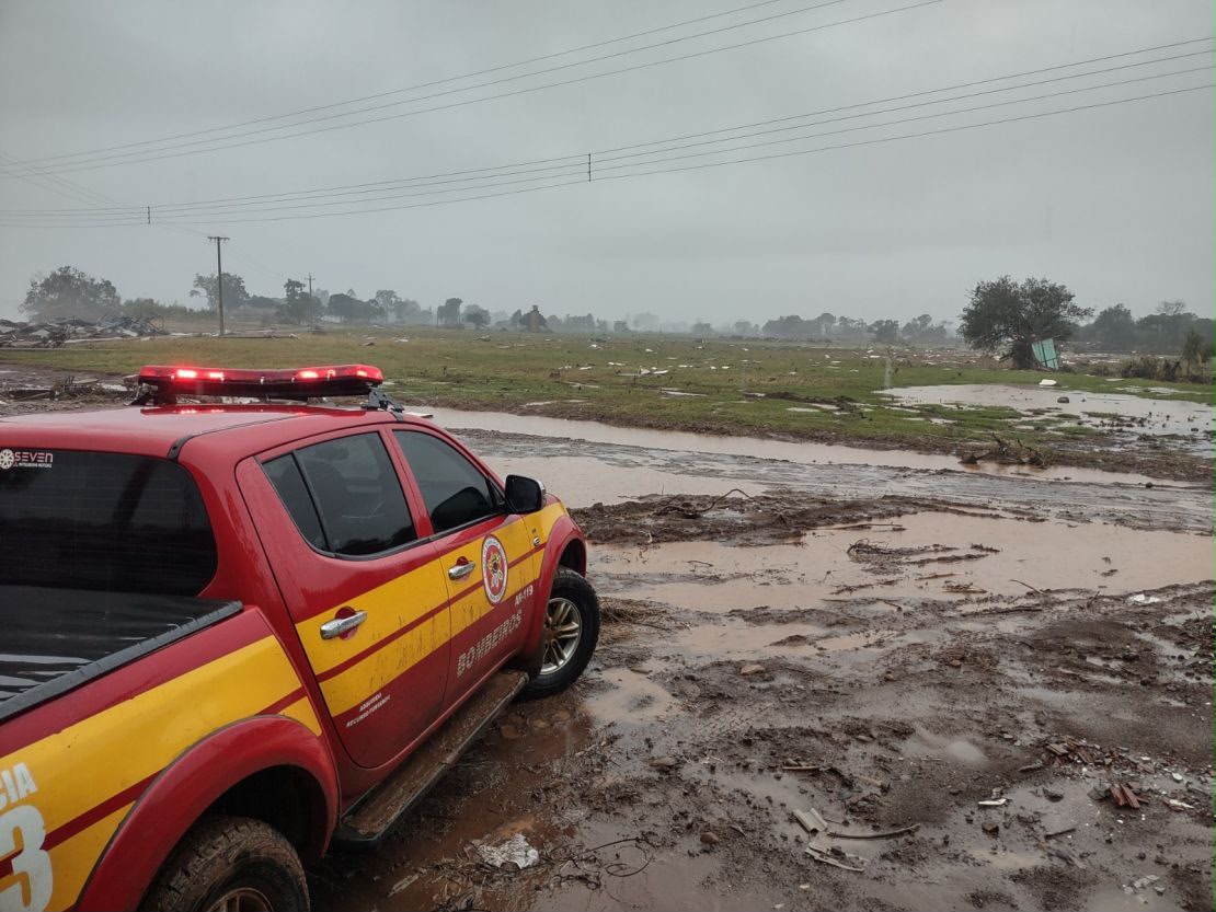 Santa Catarina envia bombeiros e cães de busca para simulado interestadual de desastres no RS