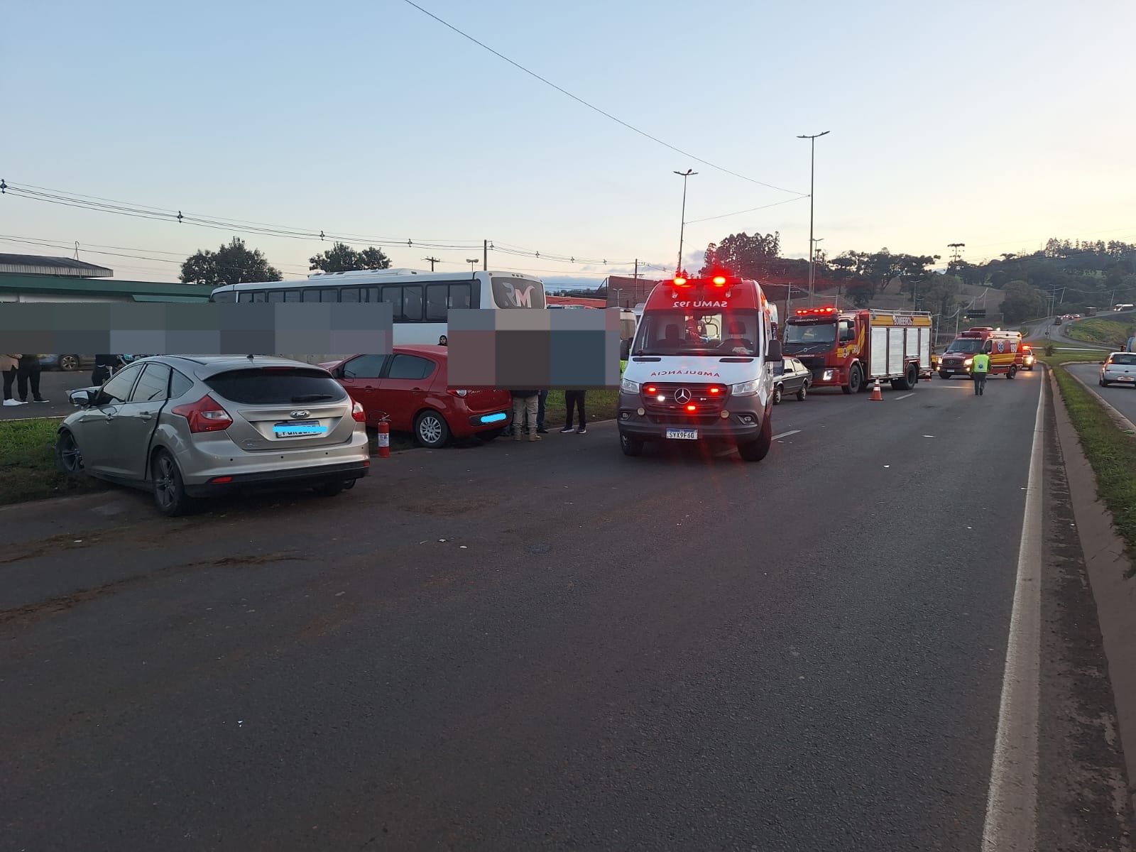 Colisão frontal na BR-282 deixa sete feridos em Xanxerê