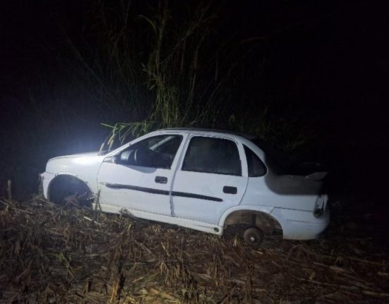 Veículo estava abandonado em uma área de mata no interior de Xanxerê - Foto Polícia Militar