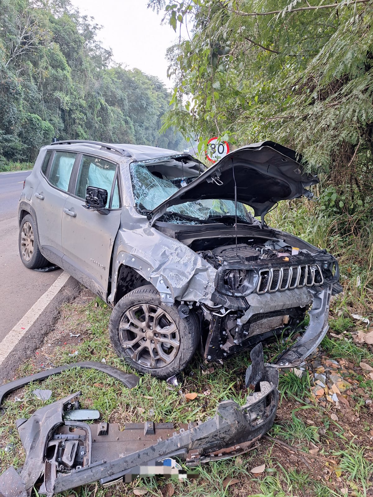 Colisão entre três veículos deixa dois feridos em Quilombo