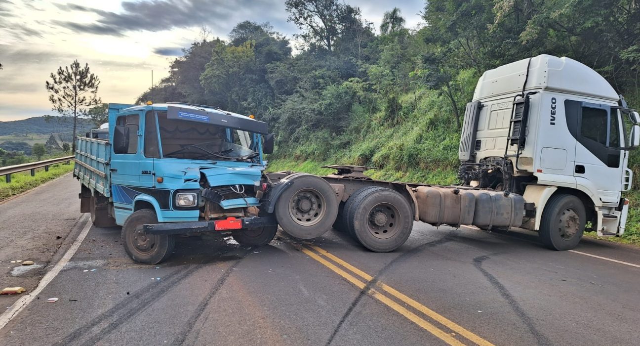 Acidente entre caminhões na SC-480 em Bom Jesus