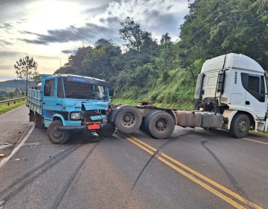 Acidente entre caminhões na SC-480 em Bom Jesus