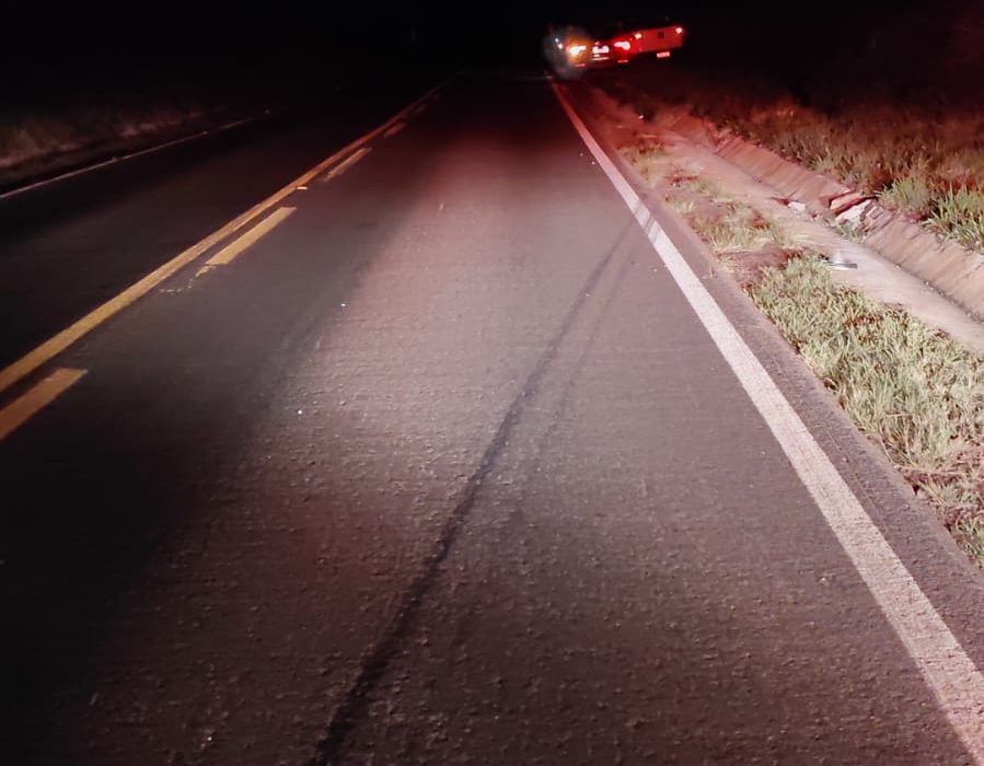 Motorista adormece ao volante e provoca colisão entre ônibus e caminhonete na SC-480