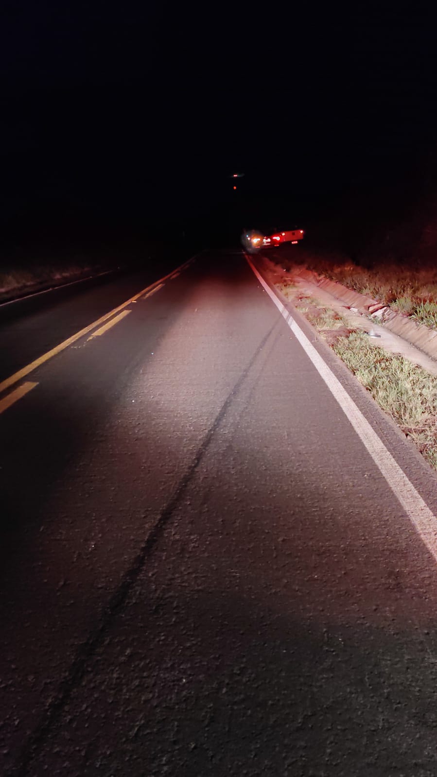 Motorista adormece ao volante e provoca colisão entre ônibus e caminhonete na SC-480