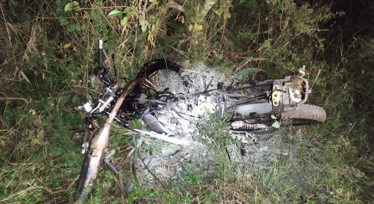 Jovem já não tinha mais sinais vitais quando as equipes de socorro chegaram ao local - Fotos Corpo de Bombeiros