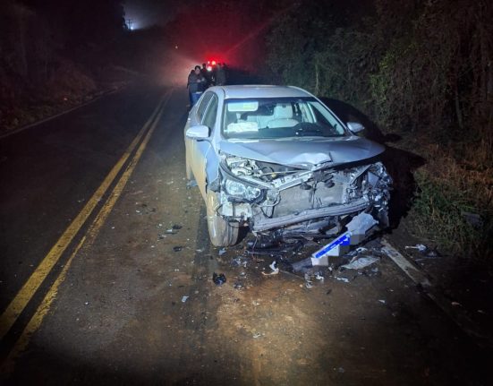 Colisão frontal deixa mulher gravemente ferida na SC-156 em Lajeado Grande