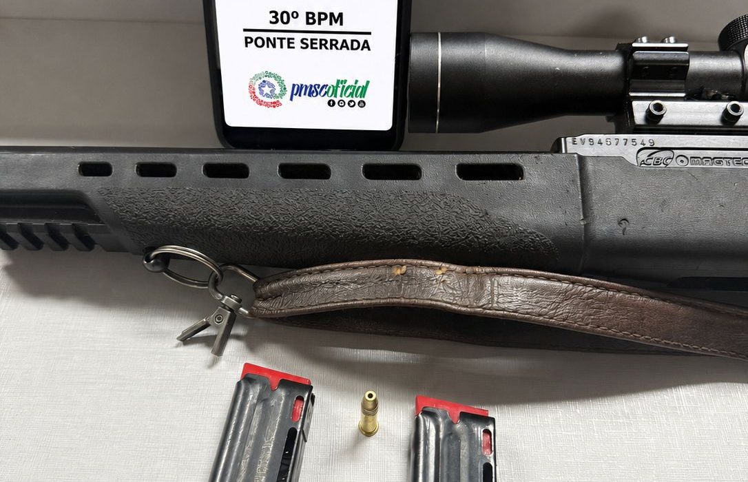 Arma e munições foram apreendidas - Foto Polícia Militar