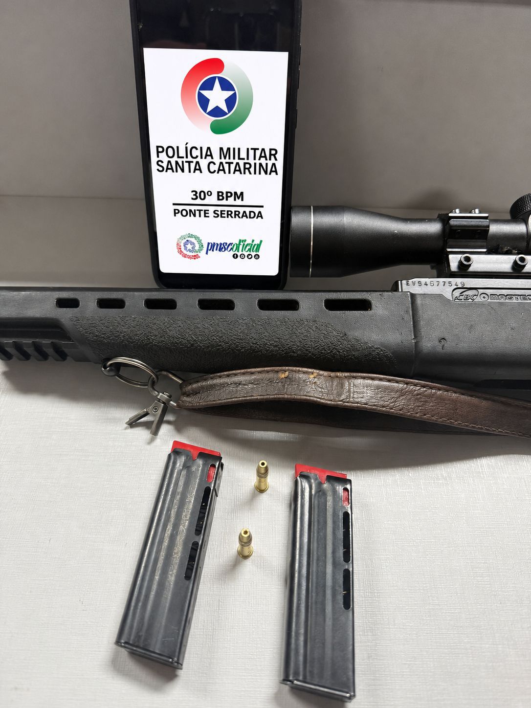 Arma e munições foram apreendidas - Foto Polícia Militar