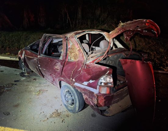 Carro capotou em rodovia de acesso ao município de Passos Maia - Foto PMRv