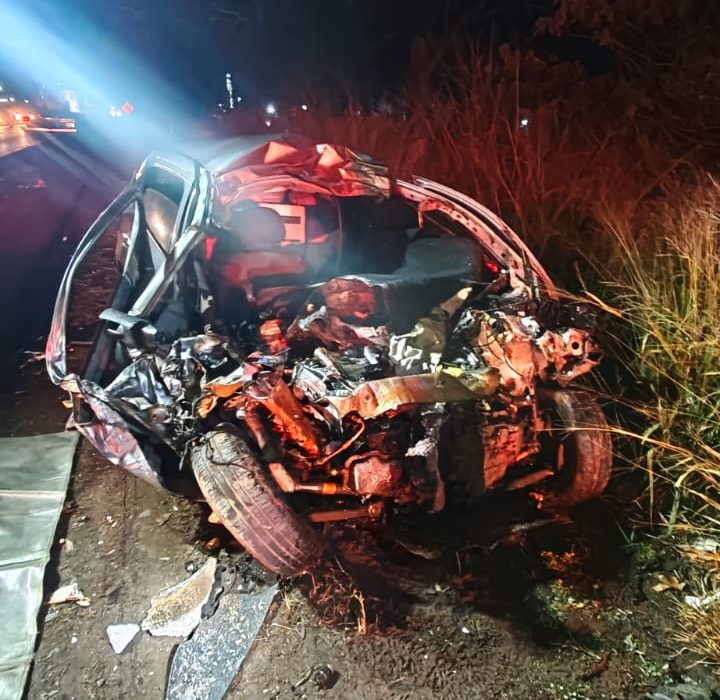 Motorista morre em colisão frontal entre carro e caminhão na BR-282