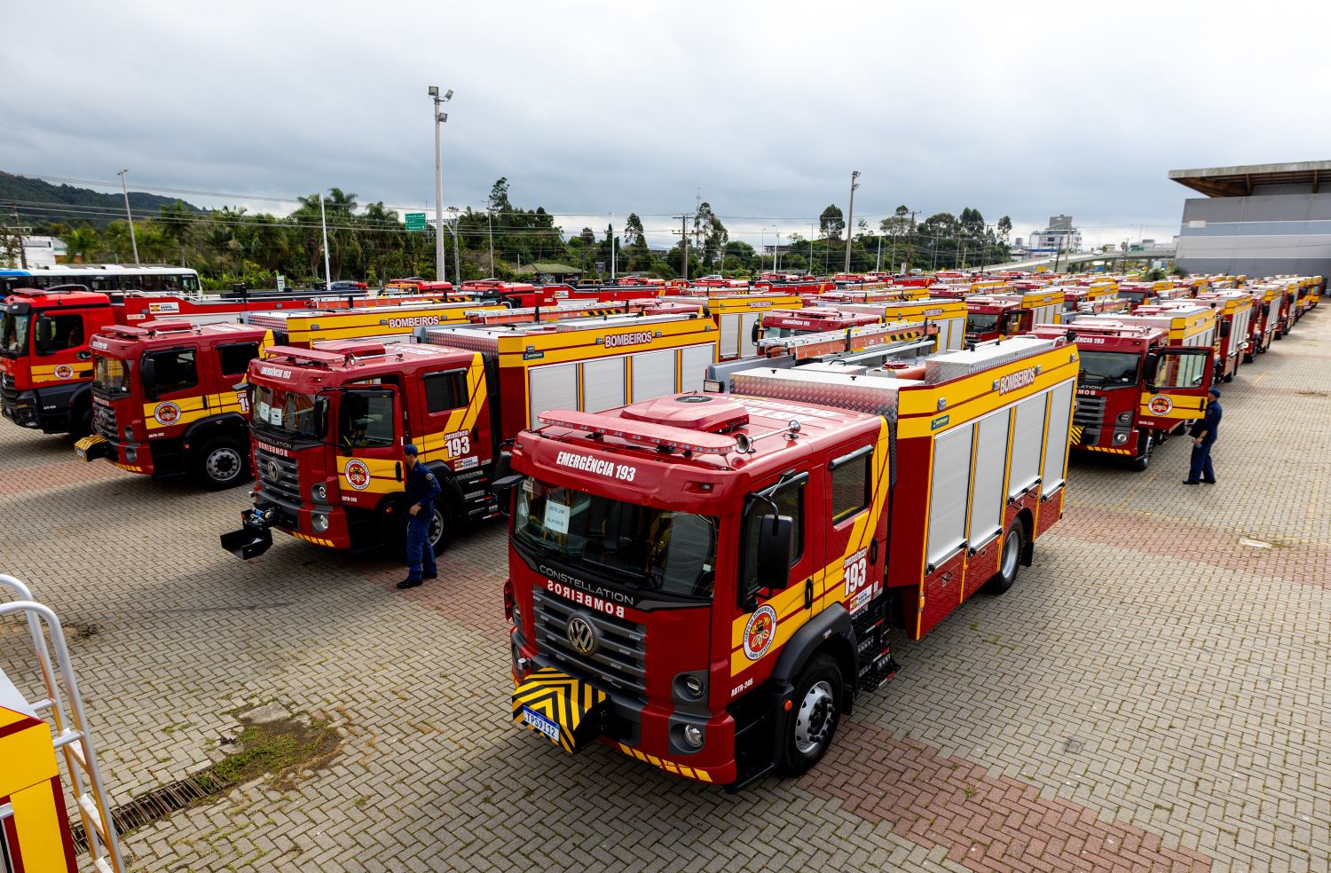 Governo do Estado entrega 56 caminhões ao Corpo de Bombeiros de SC