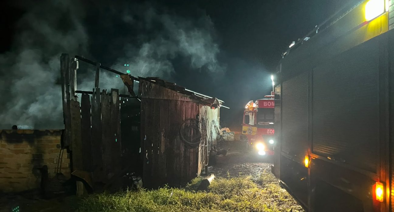 Incêndio destrói parte de galpão e causa prejuízo de R$ 40 mil em Anchieta
