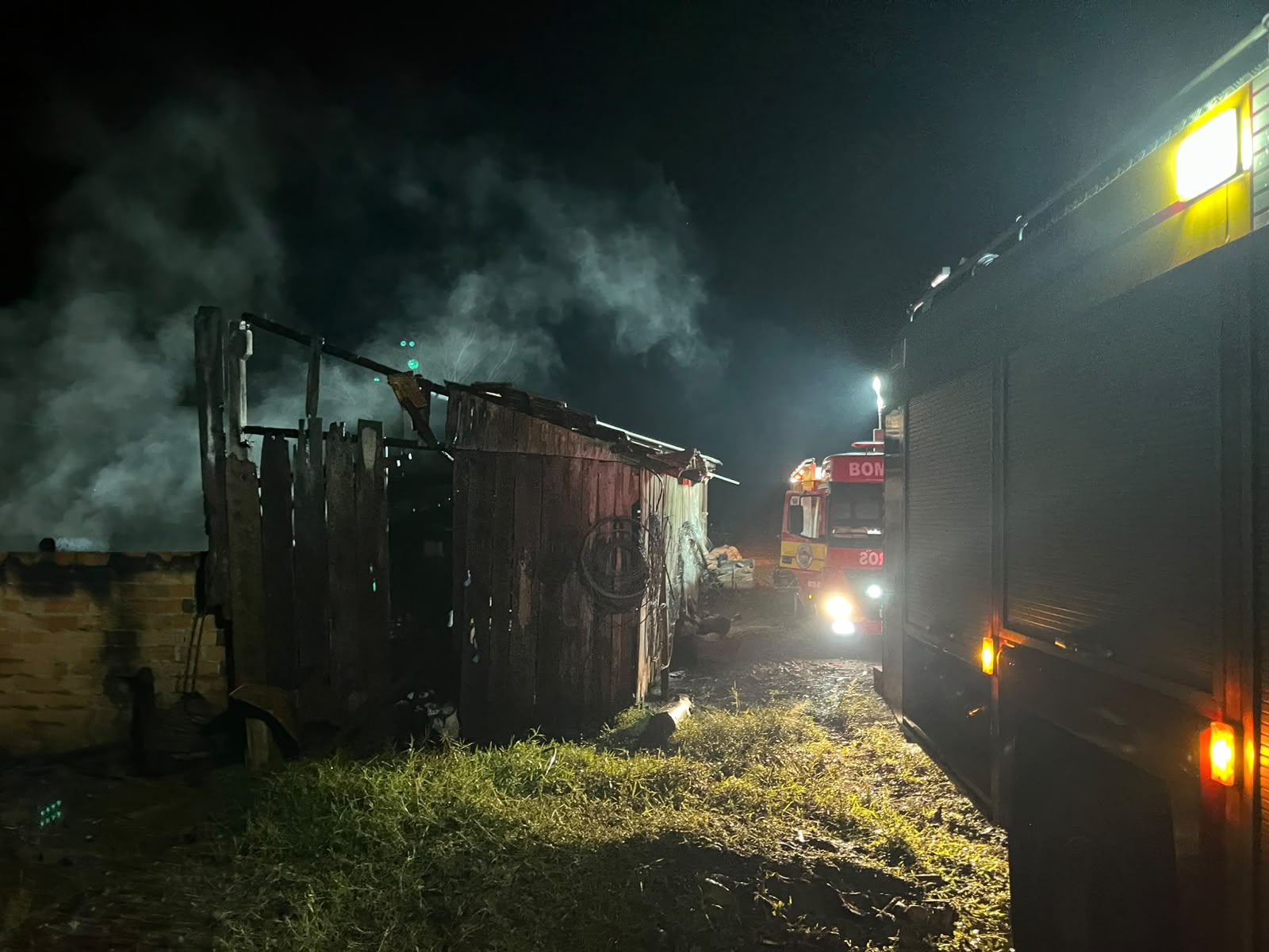 Incêndio destrói parte de galpão e causa prejuízo de R$ 40 mil em Anchieta