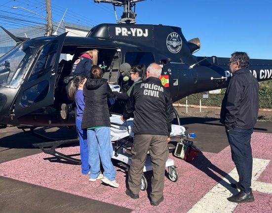 Homem é resgatado de helicóptero após acidente envolvendo bovino