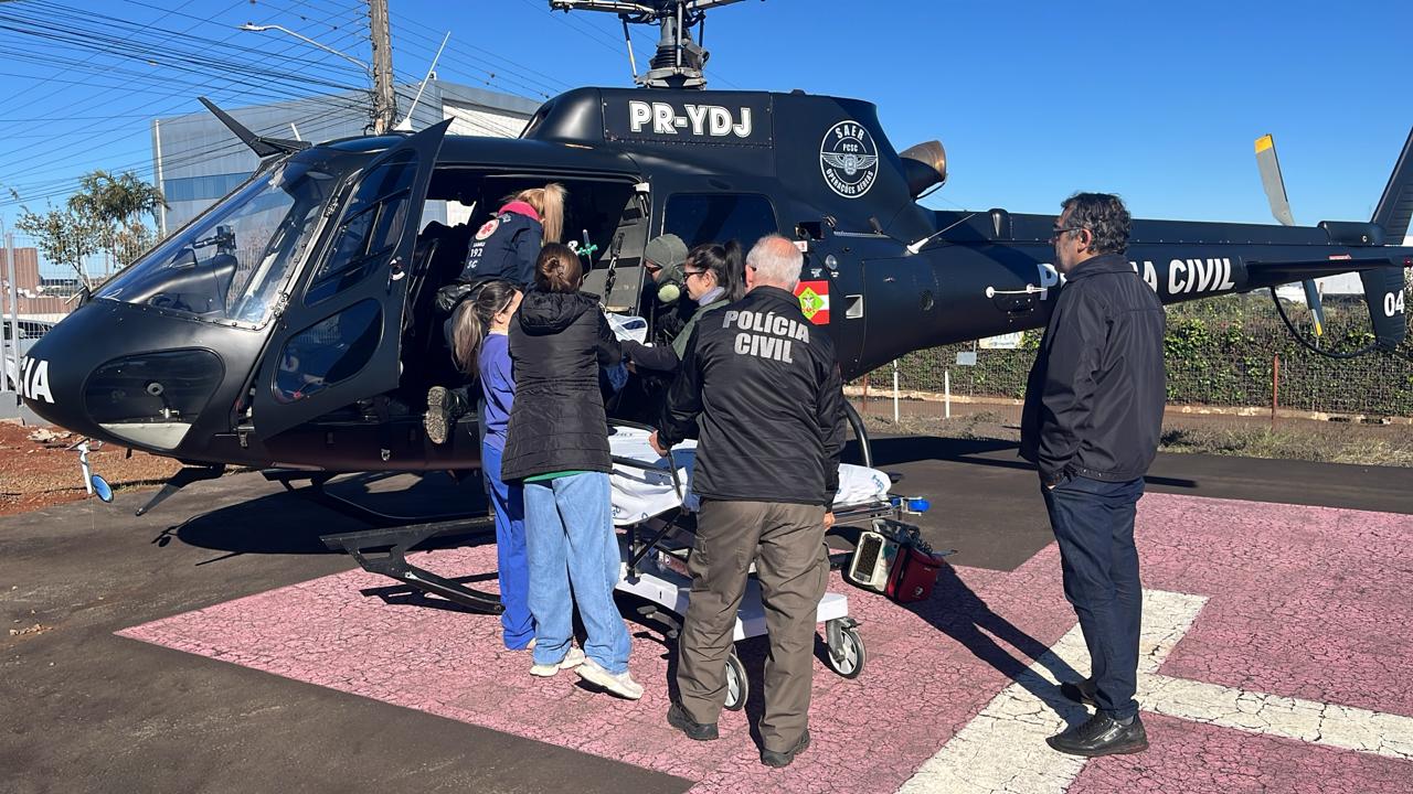 Homem é resgatado de helicóptero após acidente envolvendo bovino