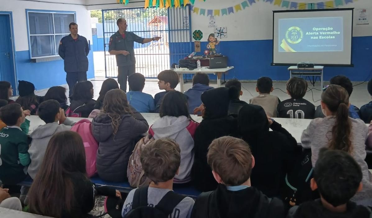 Palestras educativas para conscientizar as crianças sobre os principais riscos de incêndios dentro de casa - Foto Corpo de Bombeiros