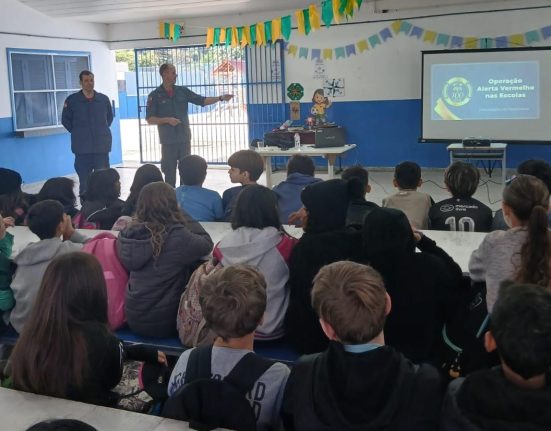 Palestras educativas para conscientizar as crianças sobre os principais riscos de incêndios dentro de casa - Foto Corpo de Bombeiros