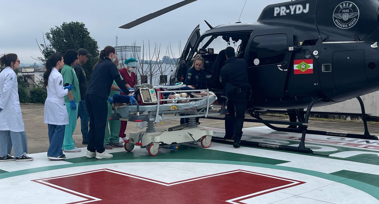 Paciente com AVC hemorrágico é transferida de helicóptero de Maravilha para Chapecó