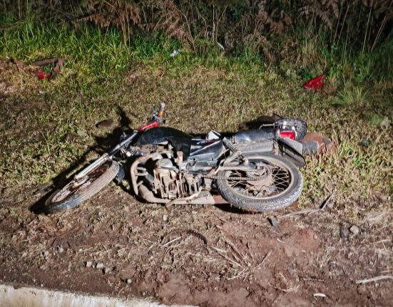 Motociclista sofre queda e fica ferido em Ponte Serrada - Fotos Corpo de Bombeiros