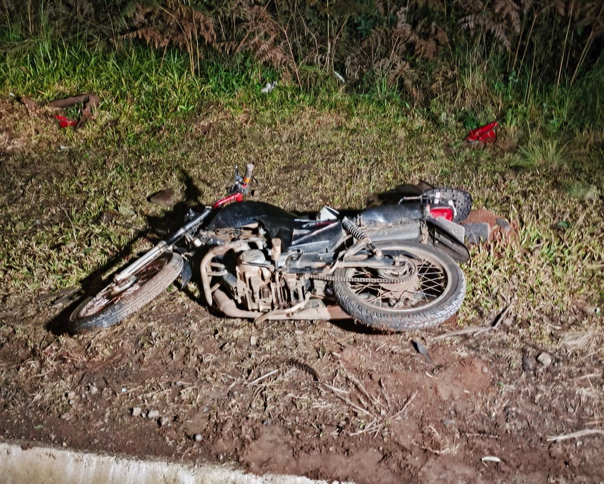 Motociclista sofre queda e fica ferido em Ponte Serrada - Fotos Corpo de Bombeiros